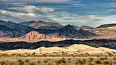 USA, California, Death Valley National Park, Stovepipe Wells, Mesquite Flat Dunes