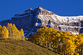 USA, Colorado, San-Juan-Berge. Berge und Herbstlandschaft