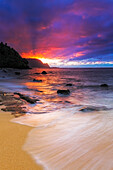 Sonnenuntergang über der Na Pali Küste vom Hideaways Beach, Princeville, Kauai, Hawaii, USA