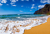 Brandung und Sand am Polihale Beach, Polihale State Park, Insel Kauai, Hawaii, USA