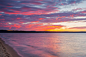 Michigan, Munising. Lake Superior bei Sonnenuntergang