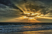 USA, New Jersey, Cape May Nationaler Meeresstrand. Sonnenuntergang am Meeresufer