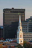 USA, Rhode Island, Providence, Erste Baptistenkirche in Amerika und Stadtsilhouette vom Prospect Terrace Park aus