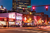 Musikclubs am unteren Broadway in der Innenstadt von Nashville, Tennessee, USA