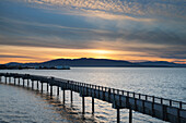 Taylor Dock Boardwalk bei Sonnenuntergang, Boulevard Park, Bellingham, Bundesstaat Washington