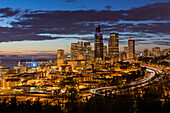 Stadtsilhouette vom Jose Rizal Park im Stadtzentrum von Seattle, Washington State, USA (Großformat verfügbar)