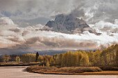 USA, Wyoming, Grand-Teton-Nationalpark. Regensturm über Mt. Moran