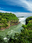 Ein Blick vom unteren Kreislauf der Iguazu-Fälle, UNESCO-Weltnaturerbe, Provinz Misiones, Argentinien, Südamerika