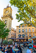 People eating and drinking at an outdoor cafe, Aix-en-Provence, Bouches-du-Rhone, Provence-Alpes-Cote d'Azur, France, Western Europe