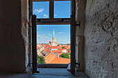 Blick vom Rabenturm über die Altstadt zur Marienkirche, Mühlhausen, Thüringen, Deutschland, Europa