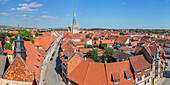 Blick vom Rabenturm über die Altstadt zur Marienkirche, Mühlhausen, Thüringen, Deutschland, Europa
