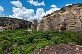 Sandsteinfelsen an der Pedra Furada, Nationalpark Serra da Capivara, UNESCO-Welterbe, Piaui, Brasilien, Südamerika