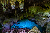 Türkisfarbenes Wasser in der Grotte, Weihnachtsinsel, Australien, Indischer Ozean