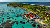 Luftaufnahme der Fakarava-Lagune, Tuamotu-Archipel, Französisch-Polynesien, Südpazifik, Pazifik