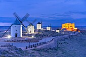 Windmühlen, Consuegra, Toledo, Kastilien-La Mancha, Spanien, Europa
