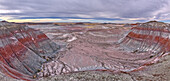 Blick auf die salzigen Bentonithügel an der Nordseite des Blue Forest im Petrified Forest National Park, Arizona, Vereinigte Staaten von Amerika, Nordamerika