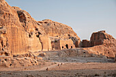 Monument in Petra bei Sonnenuntergang beleuchtet, Petra, UNESCO-Weltkulturerbe, Jordanien, Naher Osten