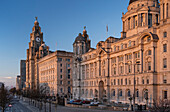 Das Royal Liver Building, das Cunard Building und das Port of Liverpool Building (The Three Graces), Pier Head, Liverpool, Merseyside, England, Vereinigtes Königreich, Europa