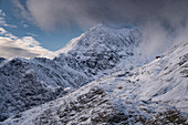 Mount Snowdon (Yr Wyddfa) im Winter, Snowdonia National Park, Eryri, Nordwales, Vereinigtes Königreich, Europa