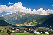 Dorf Artskheli in den kaukasischen Bergen, Swaneti-Gebirge, Georgien, Zentralasien, Asien