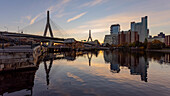Zakim Bunker Hill Bridge Spiegelung, Boston, Massachusetts, Neuengland, Vereinigte Staaten von Amerika, Nordamerika