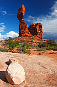 Balanced Rock, Arches National Park, Utah, United States of America, North America