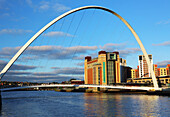 Gateshead-Millennium-Brücke, Newcastle-upon-Tyne, Tyne and Wear, England, Vereinigtes Königreich, Europa