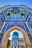 Eingang, Muqarnas (Wabengewölbe), Gur-E-Amir-Mausoleum, erbaut 1403, Grabstätte von Amir Temir, UNESCO-Welterbestätte, Samarkand, Usbekistan, Zentralasien, Asien