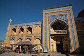Waren zum Verkauf, Islam Khoja Madrassa, Ichon Qala (Itchan Kala), UNESCO-Welterbe, Chiwa, Usbekistan, Zentralasien, Asien
