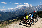 Mountainbikes in den französischen Alpen, Mont-Blanc-Massiv, Hochsavoyen, Frankreich, Europa