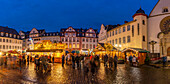 Blick auf den Weihnachtsmarkt auf dem Jesuitenplatz in der historischen Altstadt zu Weihnachten, Koblenz, Rheinland-Pfalz, Deutschland, Europa
