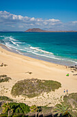 Blick von oben auf den Strand und den Atlantik, Naturpark Corralejo, Fuerteventura, Kanarische Inseln, Spanien, Atlantik, Europa