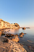 Sonnenaufgang in dem kleinen Fischerdorf Chianalea, Scilla, Provinz Reggio Calabria, Kalabrien, Italien, Europa