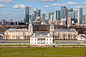 The view from Greenwich Park, with the Queen's House, the Old Royal Naval College and the skyscrapers of Canary Wharf on the background. Greenwich, London, Great Britain, UK