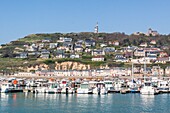 Der Hafen von Fecamp und der Leuchtturm Faro de Cabo Fagnet, Fecamp, Seine-Maritime, Normandie, Frankreich