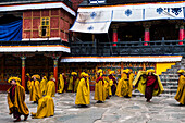Gelugpa- oder Gelbmützen-Schule, buddhistische Mönche in einem Kloster im Tashi Lhunpo-Kloster