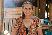 Porträt einer reifen Frau, die in die Kamera schaut, Nicaragua