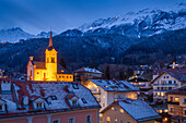 Nightfall by the parish church of Mühlau with the Nordkette mountain chain in the background, Innsbruck, Tyrol, Austria, Europe