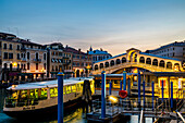 Italy,Veneto,Venice,sunrise at Ponte di Rialto (Rialto Bridge)