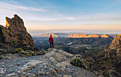 Spain, Canary Islands, Gran Canaria, a hiker admires the sunrise from Pico de las Nieves (MR)
