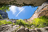 In der Verdon-Schlucht, auf dem Imbut-Weg (Departement Var, Provence-Alpes-Côte d'Azur, Frankreich, Europa)