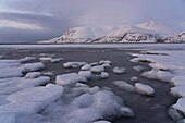 Europa, Norwegen, Finnmark, Varanger-Halbinsel, Tana, Fjorde bei Sonnenuntergang