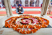 Pilgrims praying, golden temple, Amritsar, Punjab, India