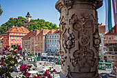 Stadtbild mit Schlossberg mit altem Uhrturm und Hauptplatz, vom Rathaus aus, Graz