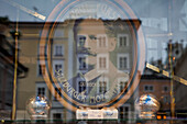Café Konditorei Fürst, Schaufenster, Foto von Paul Fürst, dem Erfinder der Mozartkugeln, Brodgasse 13, Salzburg, Österreich