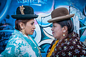 Links Benita la Intocable , und rechts Angela la Folclorista, cholitas Ringerinnen, El Alto, La Paz, Bolivien