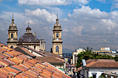 Skyline, im Hintergrund Catedral Primada oder Kathedrale, historisches Zentrum, Altstadt, Bogota, Kolumbien