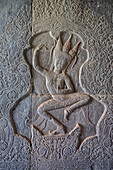Aspara-Skulptur im Flachrelief an der Wand, in Angkor Wat, Siem Reap, Kambodscha