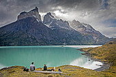 Mirador Cuernos, im Lago Nordenskjöld, Sie können die erstaunlichen Cuernos Del Paine und Monte Almirante Nieto sehen, Torres del Paine Nationalpark, Patagonien, Chile
