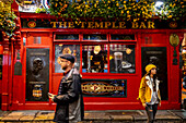 Fassade, The Temple Bar, ein traditionelles Pub im Vergnügungsviertel Temple Bar, Dublin, Irland.
